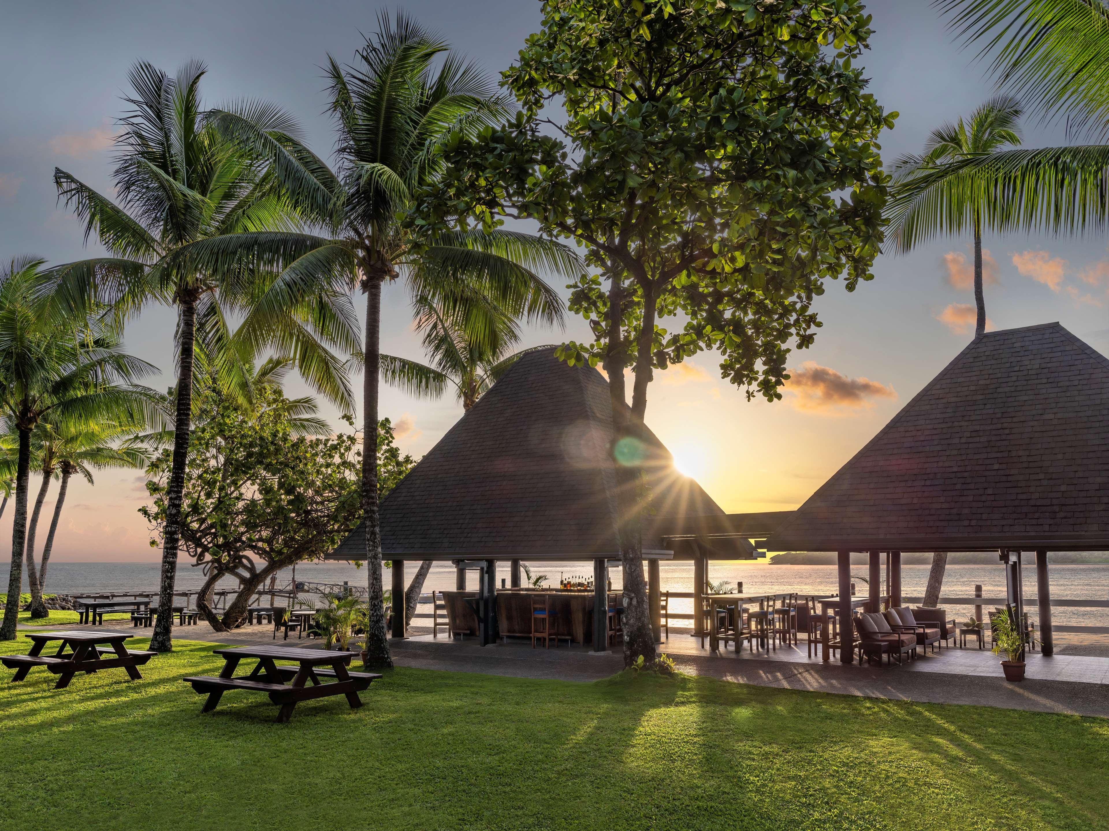 Shangri-La Yanuca Island, Fiji Voua Luaran gambar Sunset at the beach